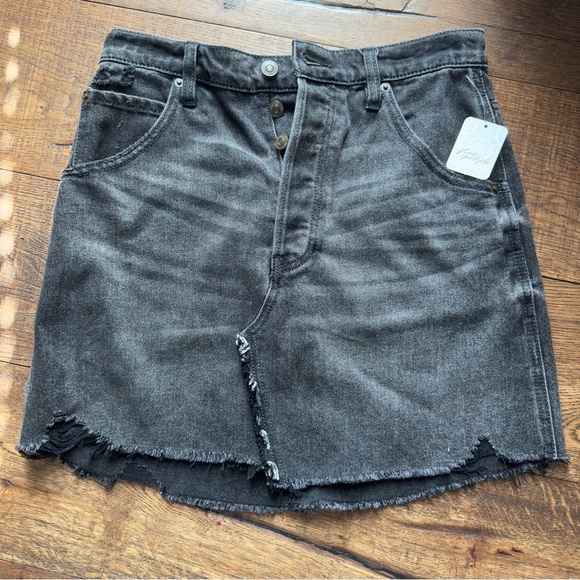 NWT- Free People Brea Cut Off dark Denim
Skirt size 28 - Picture 3 of 13